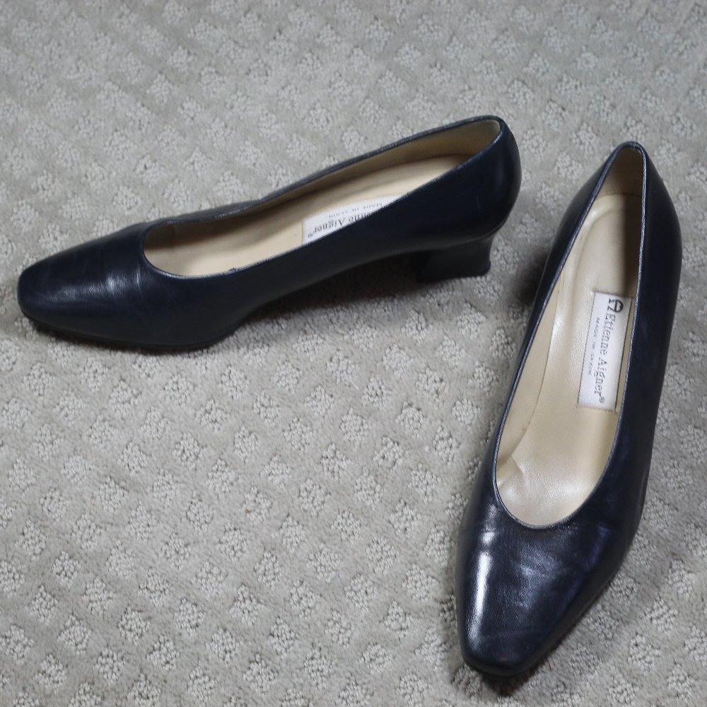 Etienne Aigner Seville Size 9.5 Navy Blue 2.5" Heels